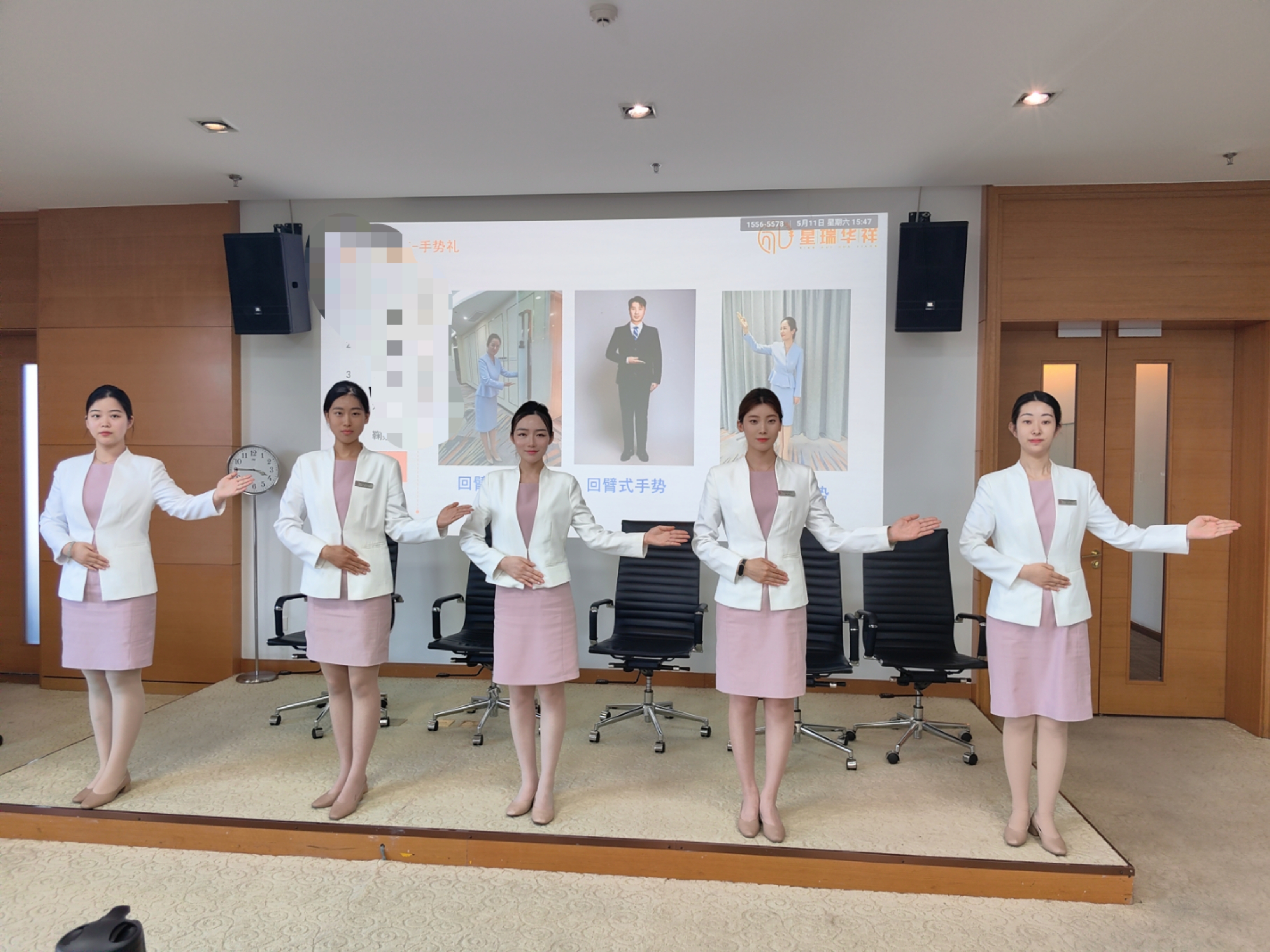 服务礼仪手势训练