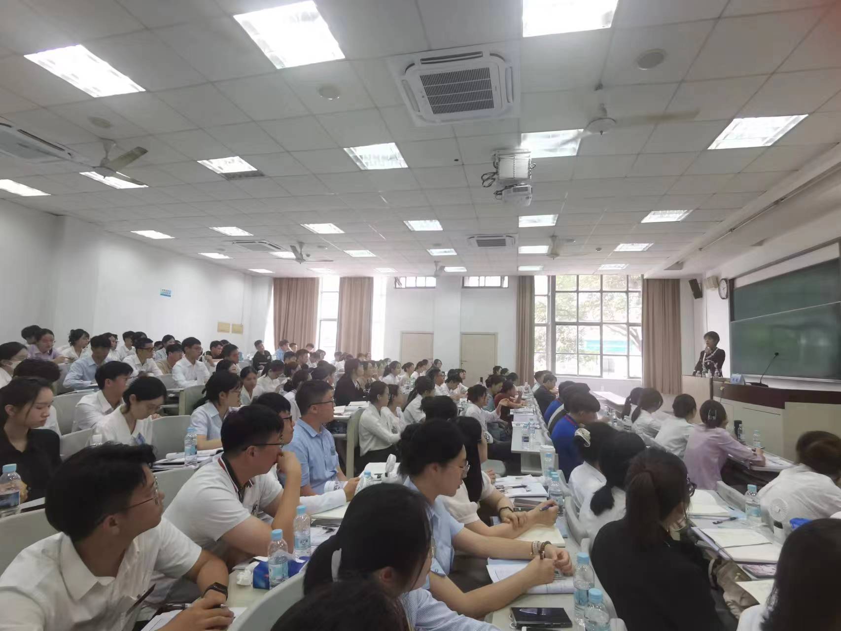 上海政法大学商务礼仪一天